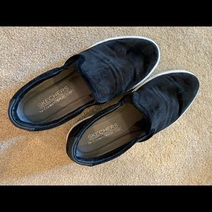 Size 7 Skechers Velvety comfy